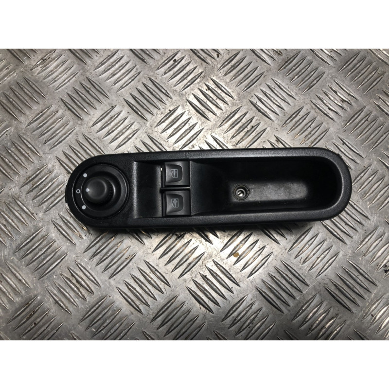 Interrupteur de leve vitre avant gauche RENAULT TWINGO 3 PHASE 2 d’occasion