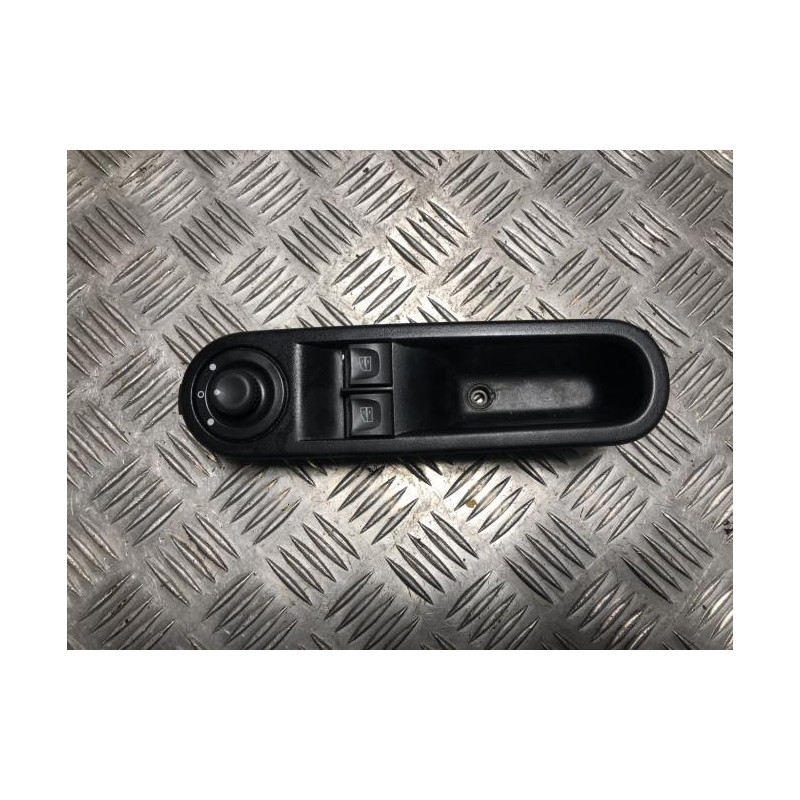 Interrupteur de leve vitre avant gauche RENAULT TWINGO 3 PHASE 2 d’occasion
