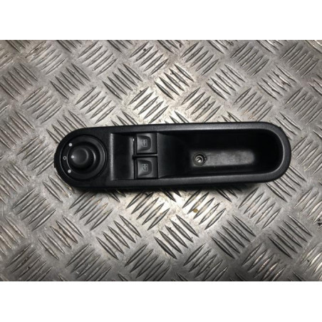 Interrupteur de leve vitre avant gauche RENAULT TWINGO 3 PHASE 2 d’occasion