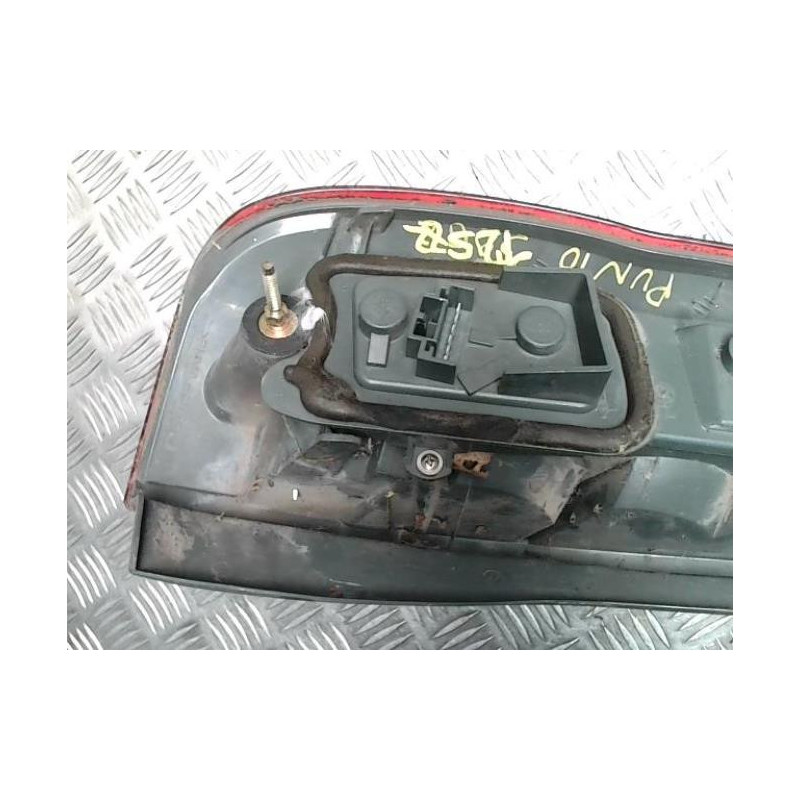 Feu arriere principal droit (feux) FIAT PUNTO 1 PHASE 1 d’occasion
