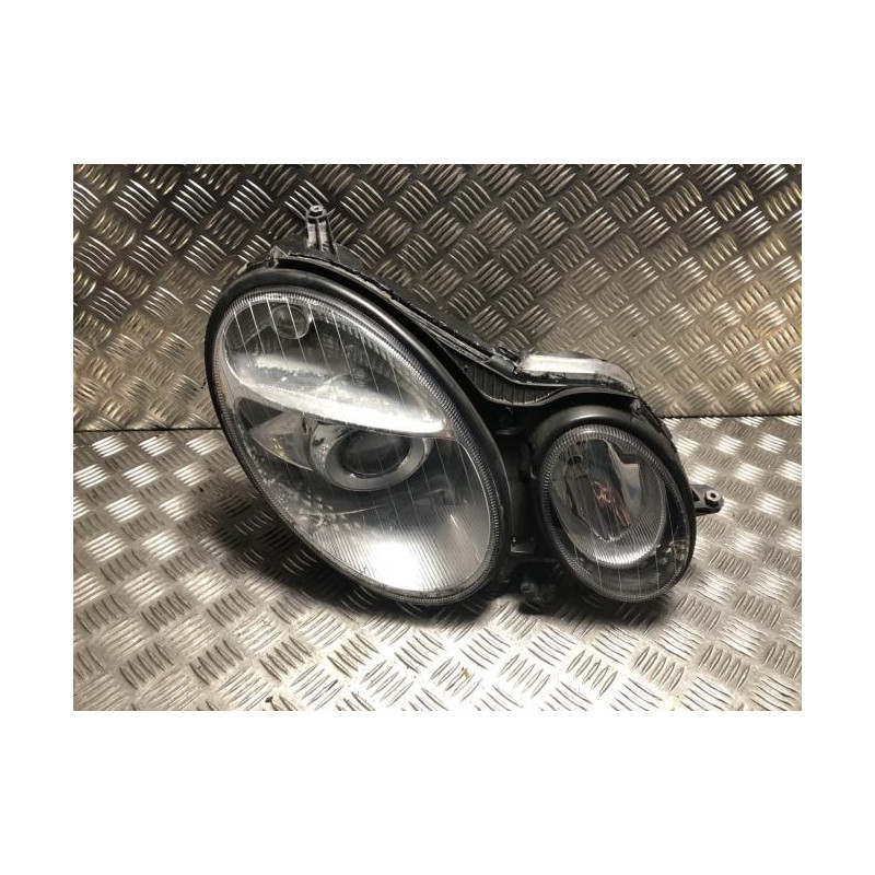 Optique avant principal droit (feux)(phare) MERCEDES CLASSE E 211 PHASE 1 d’occasion