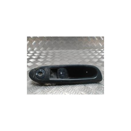 Interrupteur de leve vitre avant droit RENAULT CLIO 2 PHASE 2 d’occasion
