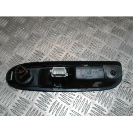 Interrupteur de leve vitre avant droit RENAULT CLIO 2 PHASE 2 d’occasion