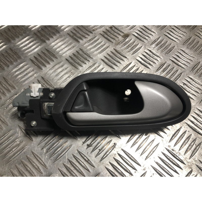 Poignee interieur avant droit HONDA CIVIC 8 PHASE 2 d’occasion