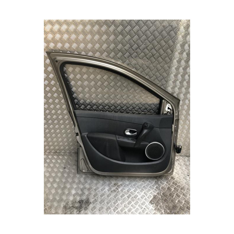 Porte avant gauche RENAULT CLIO 3 PHASE 1 d’occasion