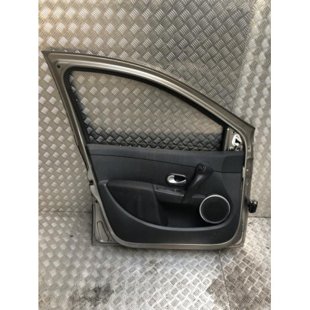 Porte avant gauche RENAULT CLIO 3 PHASE 1 d’occasion