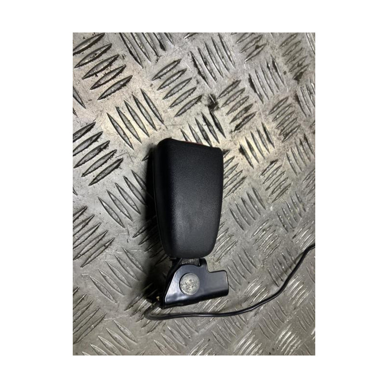 Attache ceinture arriere droit VOLVO C 30 PHASE 2 d’occasion