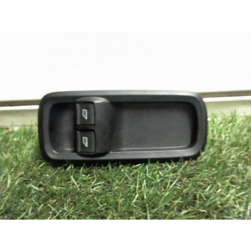 Interrupteur de leve vitre avant gauche FORD FIESTA VI d’occasion