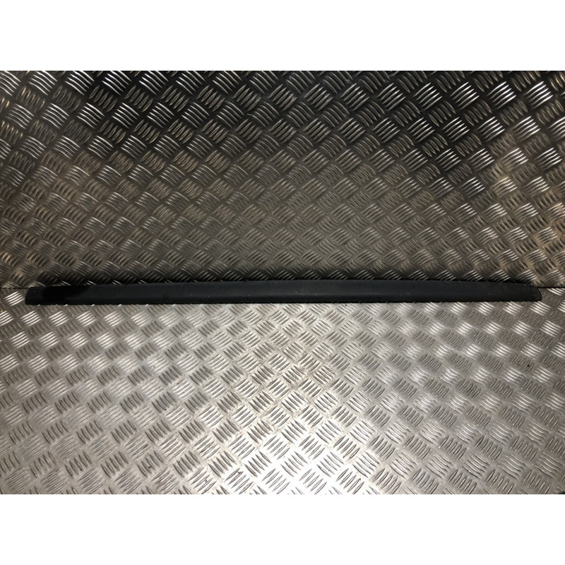 Baguette de porte avant gauche RENAULT TWINGO 2 PHASE 2 d’occasion