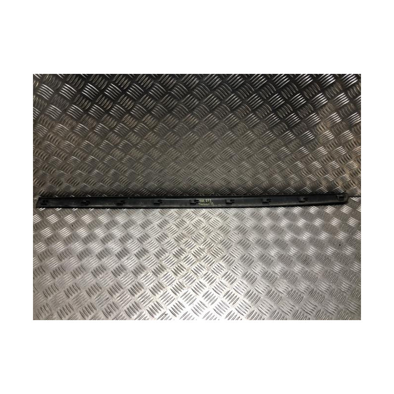 Baguette de porte avant gauche RENAULT TWINGO 2 PHASE 2 d’occasion