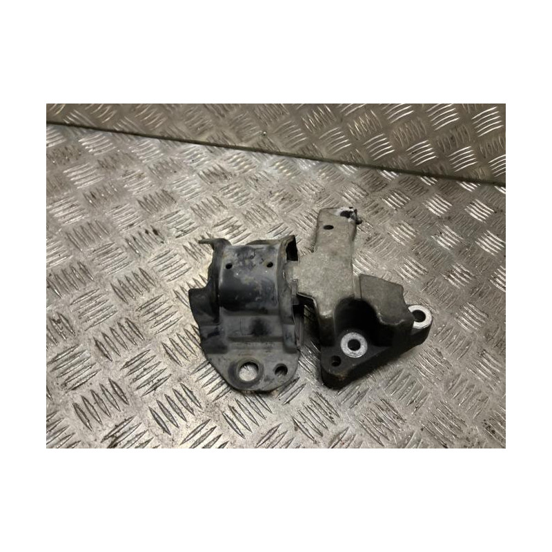 Support moteur droit RENAULT CLIO 2 PHASE 1 d’occasion