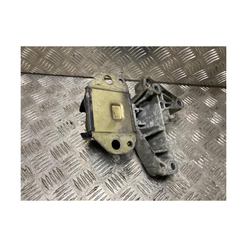 Support moteur droit RENAULT CLIO 2 PHASE 1 d’occasion