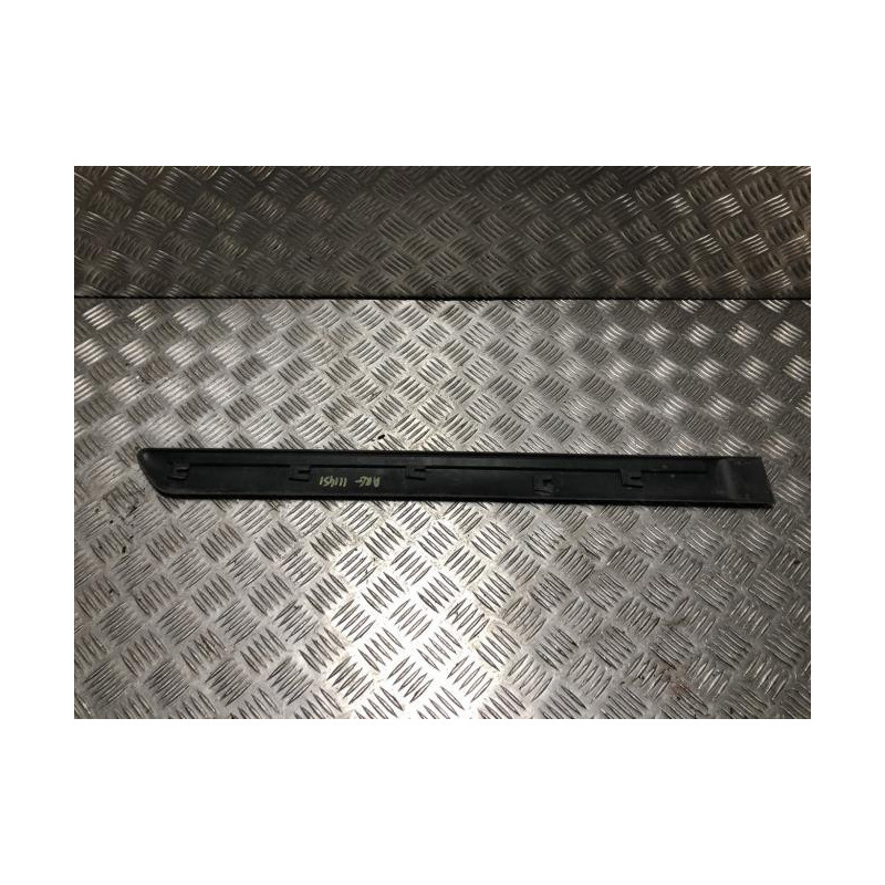 Baguette de porte arriere gauche  PEUGEOT 106 PHASE 2 d’occasion