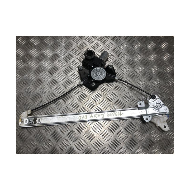 Leve vitre electrique avant droit TOYOTA YARIS 4 d’occasion