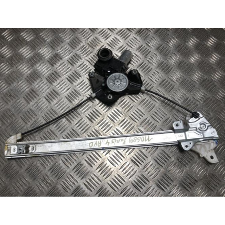 Leve vitre electrique avant droit TOYOTA YARIS 4 d’occasion