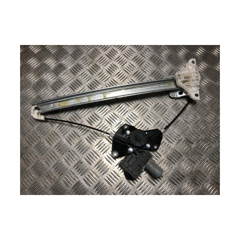 Leve vitre electrique avant droit TOYOTA YARIS 4 d’occasion