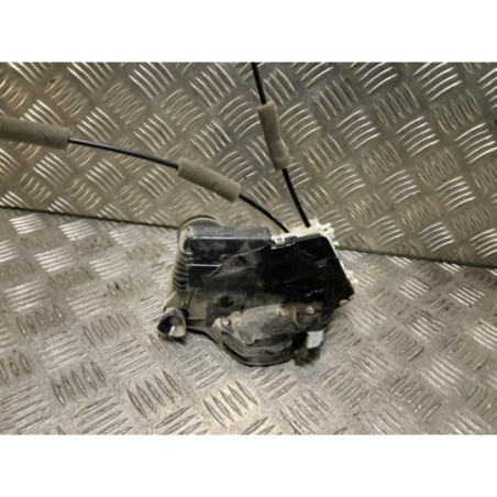 Serrure avant droit TOYOTA YARIS 4 d’occasion