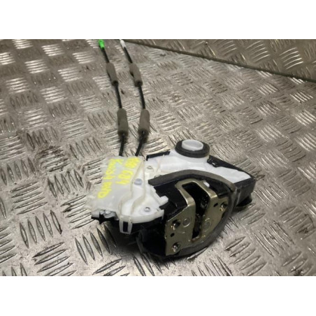Serrure avant droit TOYOTA YARIS 4 d’occasion