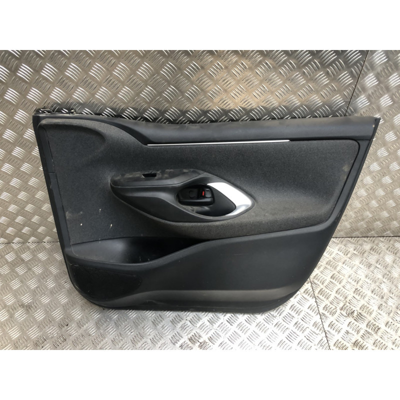 Panneau de porte avant droit TOYOTA YARIS 4 d’occasion