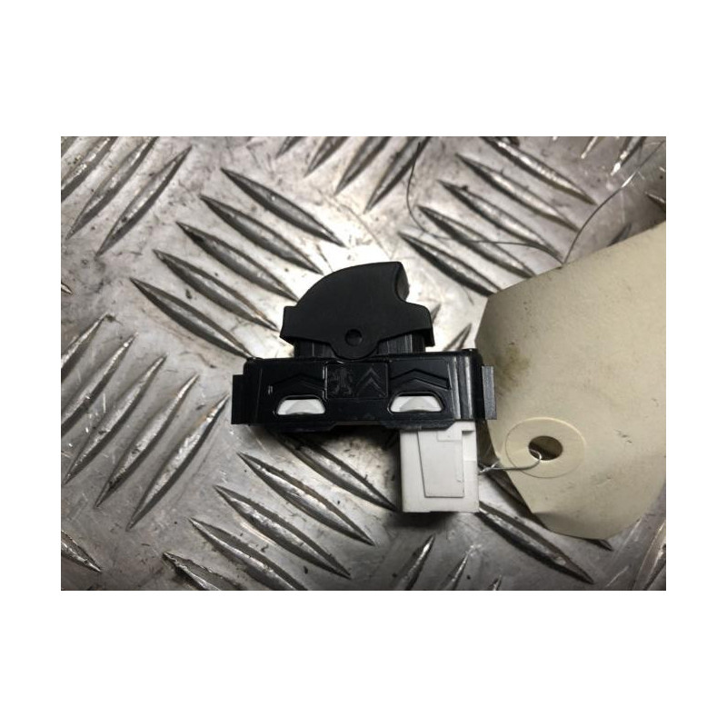 Interrupteur de leve vitre avant droit PEUGEOT 308 2 SW PHASE 1 BREAK d’occasion