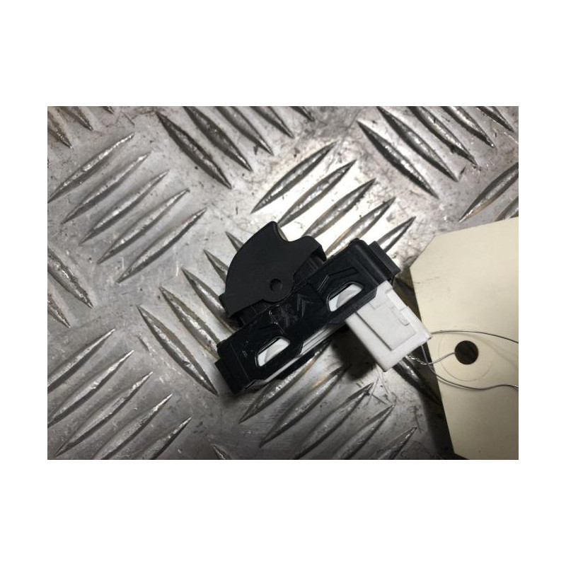 Interrupteur de leve vitre arriere gauche PEUGEOT 308 2 SW PHASE 1 BREAK d’occasion