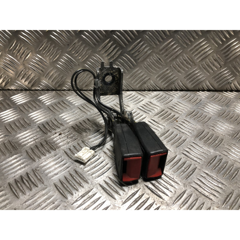Attache ceinture arriere droit PEUGEOT 308 2 SW PHASE 1 BREAK d’occasion