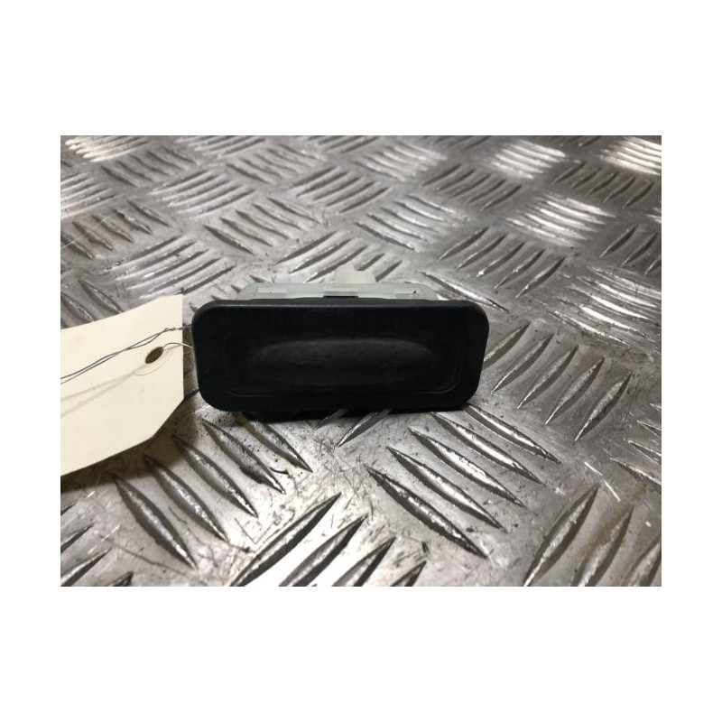 Bouton de coffre RENAULT CLIO 4 PHASE 2 d’occasion
