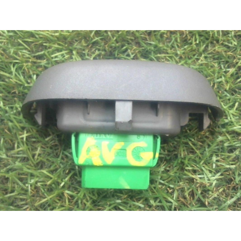 Interrupteur de leve vitre avant gauche CITROEN C1 1.0 d’occasion