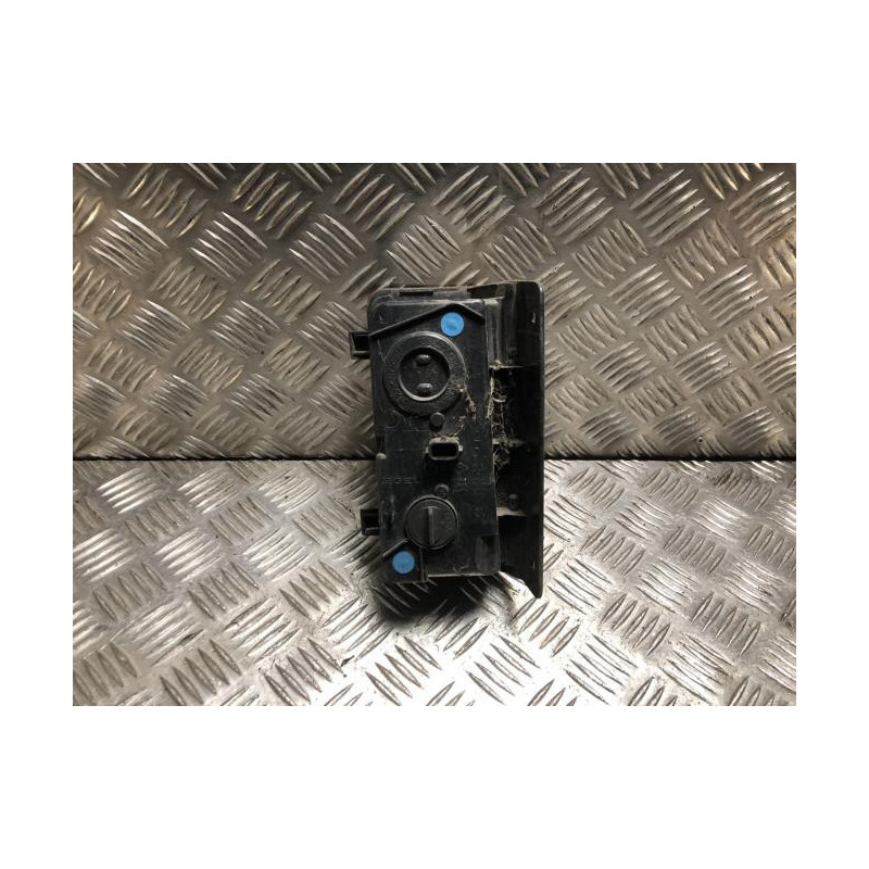 Feu arriere secondaire droit (feux) RENAULT TRAFIC 3 COURT PHASE 1 d’occasion
