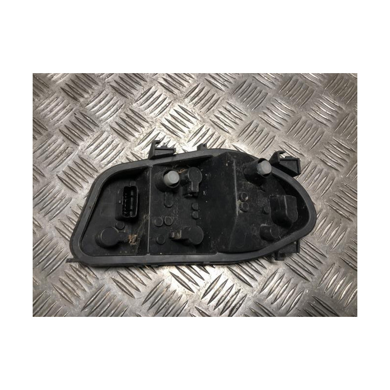 Platine feu arriere droit RENAULT CLIO 3 PHASE 1 d’occasion