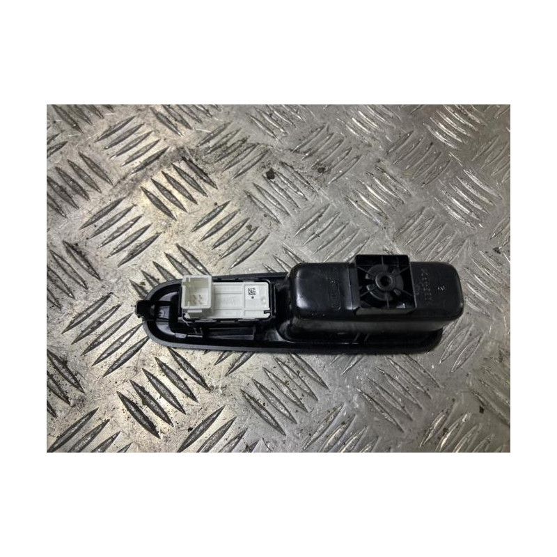 Interrupteur de leve vitre arriere gauche CITROEN C3 3 PHASE 1 d’occasion