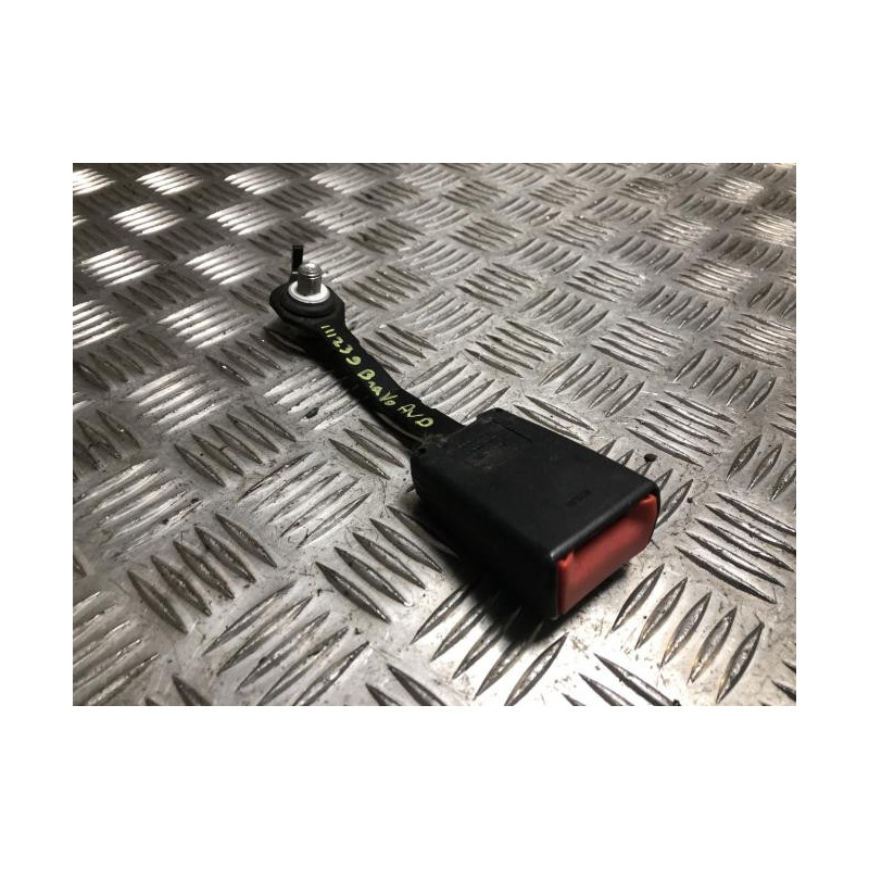 Attache ceinture avant droit FIAT BRAVO 2 d’occasion