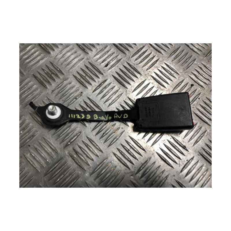 Attache ceinture avant droit FIAT BRAVO 2 d’occasion