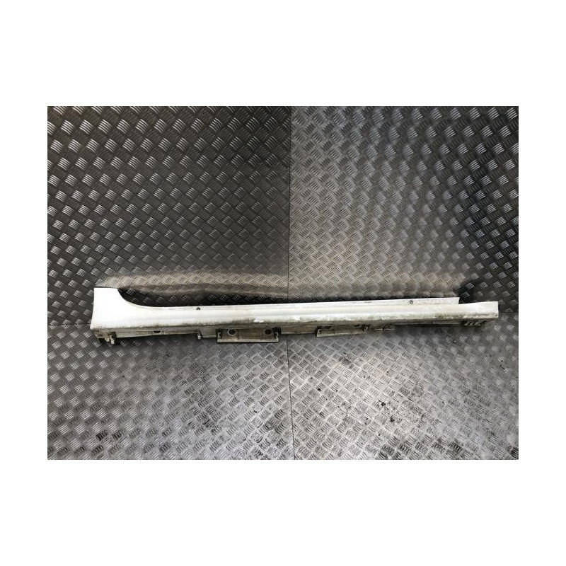 Bas de caisse droit TOYOTA YARIS 4 d’occasion