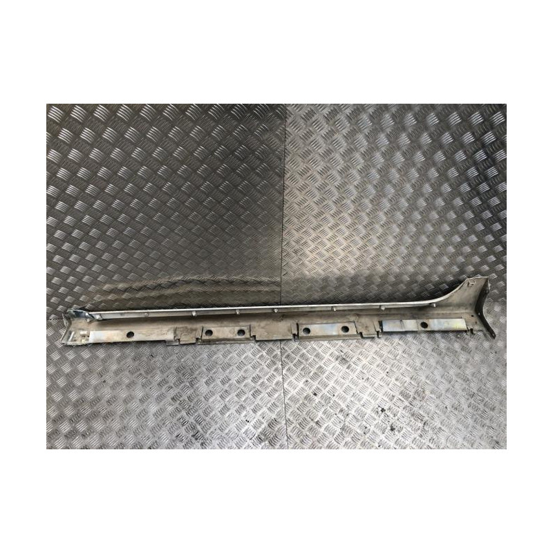 Bas de caisse droit TOYOTA YARIS 4 d’occasion