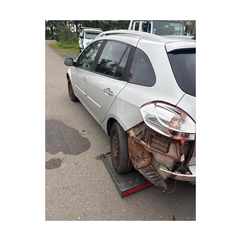 Anti brouillard droit (feux) RENAULT CLIO 3 PHASE 1 BREAK d’occasion