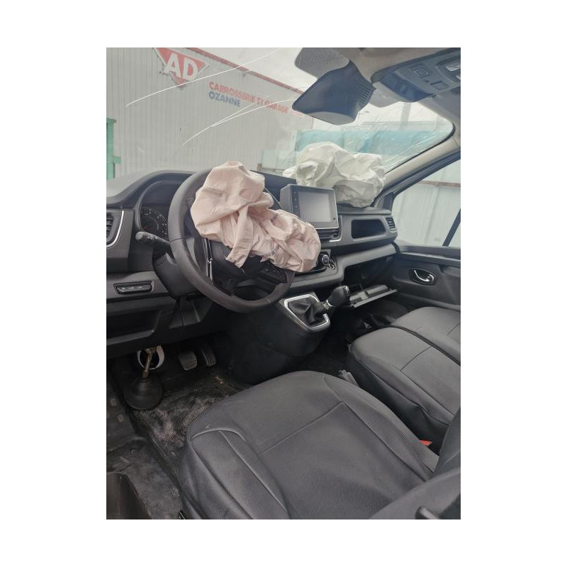 Feu de pare choc arriere gauche NISSAN PRIMASTAR 2 d’occasion