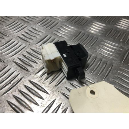 Interrupteur de leve vitre arriere droit SUZUKI SWIFT 5 d’occasion