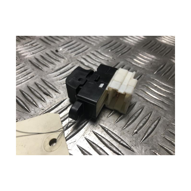 Interrupteur de leve vitre avant droit SUZUKI SWIFT 5 d’occasion