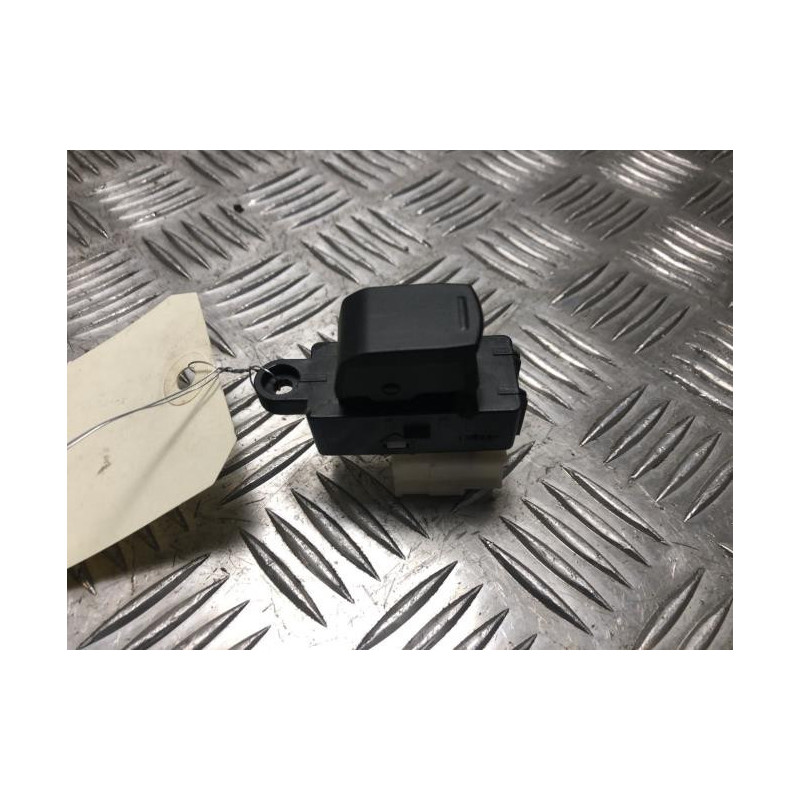 Interrupteur de leve vitre avant droit SUZUKI SWIFT 5 d’occasion