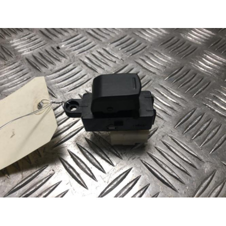Interrupteur de leve vitre avant droit SUZUKI SWIFT 5 d’occasion