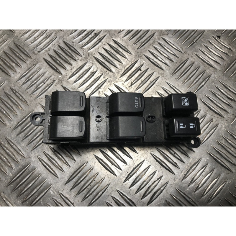 Interrupteur de leve vitre avant gauche SUZUKI SWIFT 5 d’occasion