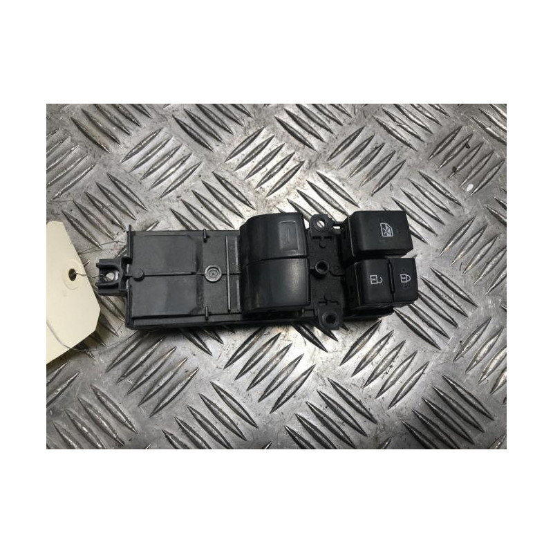 Interrupteur de leve vitre avant gauche TOYOTA YARIS 4 d’occasion