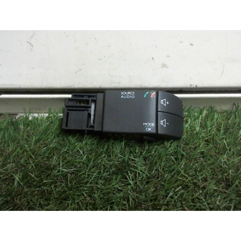 Commande autoradio RENAULT CLIO IV d’occasion