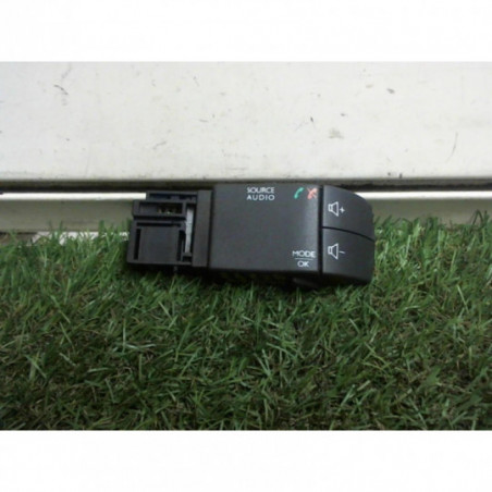 Commande autoradio RENAULT CLIO IV d’occasion