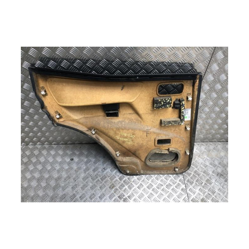 Panneau de porte arriere droit NISSAN TERRANO 2 PHASE 4 d’occasion