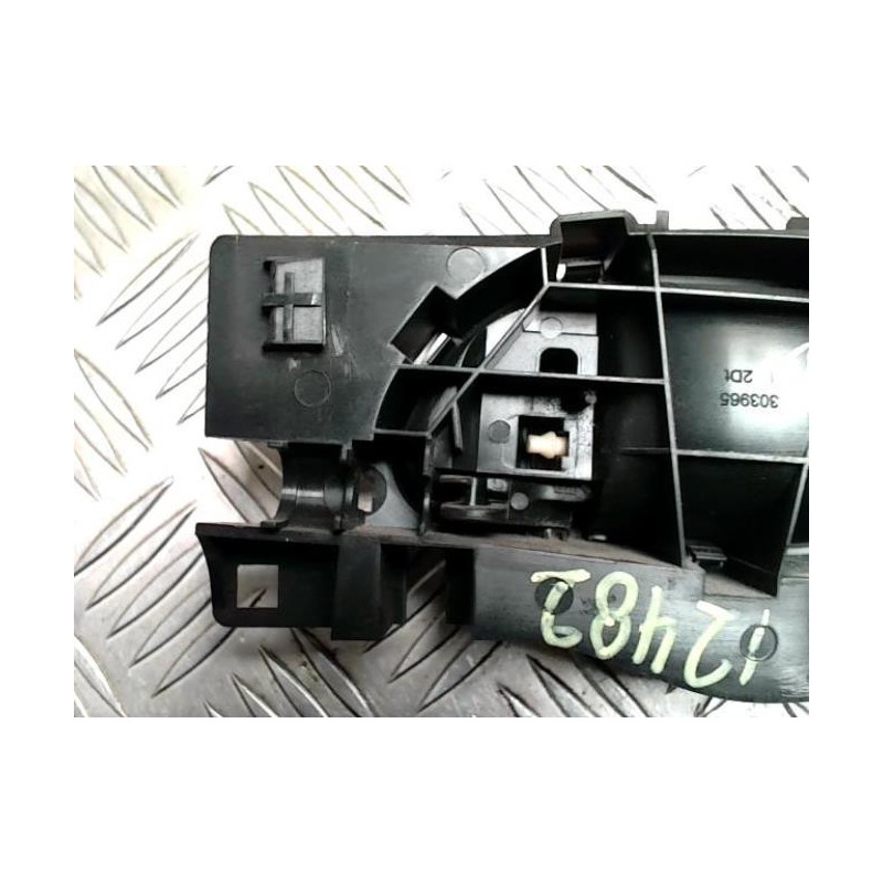 Poignee interieur avant droit CITROEN BERLINGO 2 PHASE 1 d’occasion