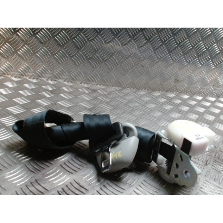 Ceinture arriere droit TOYOTA COROLLA VERSO 2 PHASE 1 d’occasion
