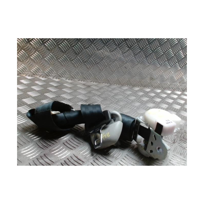 Ceinture arriere droit TOYOTA COROLLA VERSO 2 PHASE 1 d’occasion