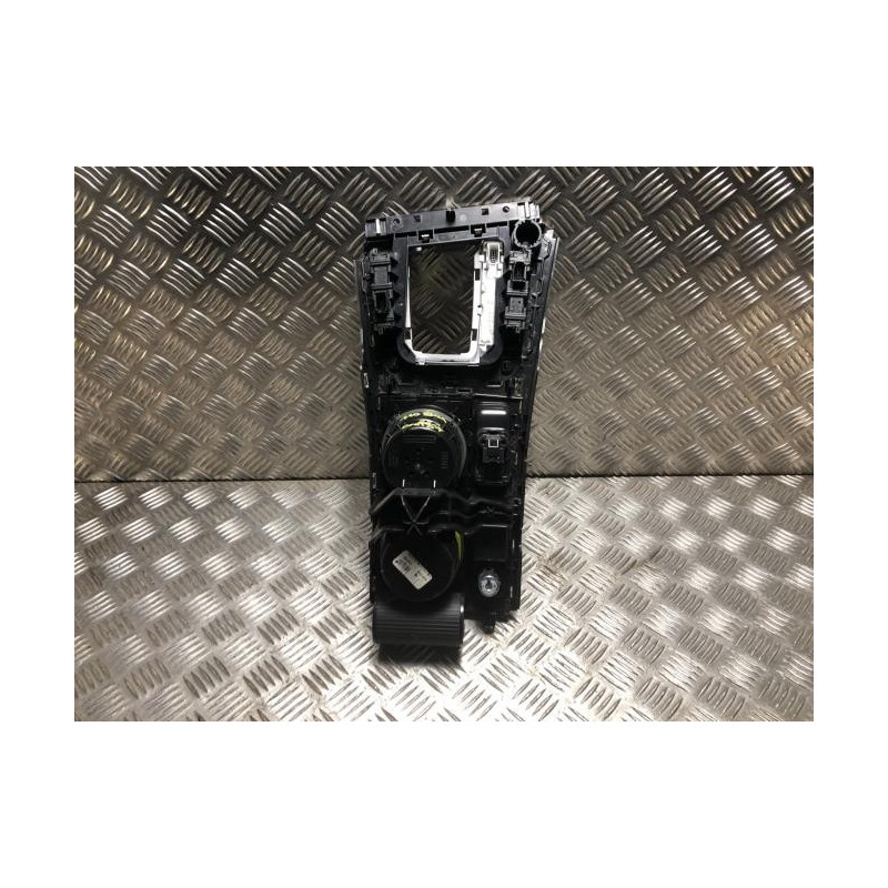 Console central (interieur plastique) VOLKSWAGEN GOLF 7 PHASE 1 d’occasion